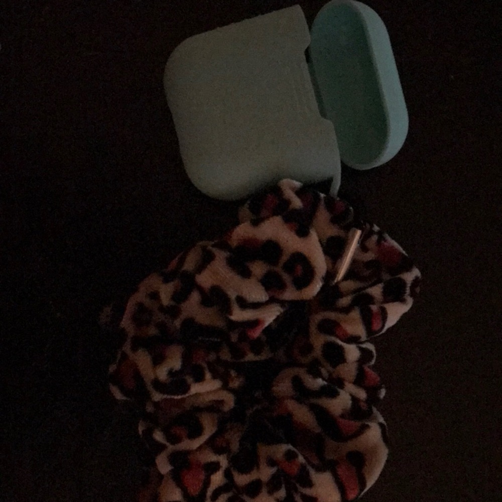 Airpod case with Scrunchie